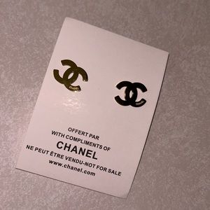 CHANEL earrings CC